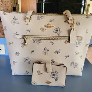 *LAST CHANCE!*Coach Purse w/matching wallet